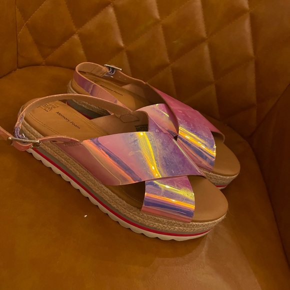 🍭 Time and Tru Women's Criss Cross Flatform Sandals Size 8 - Picture 3 of 5